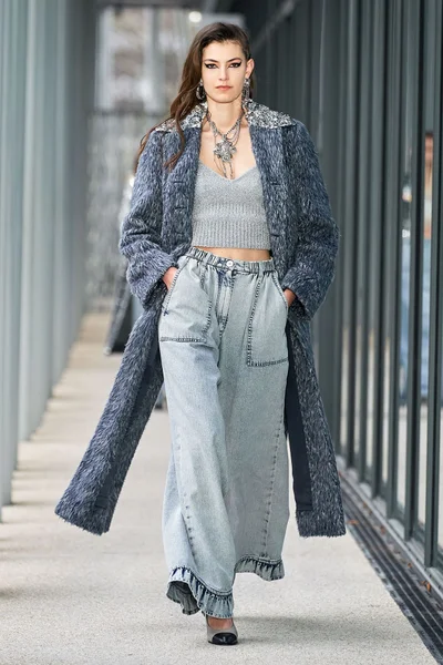 Look 32